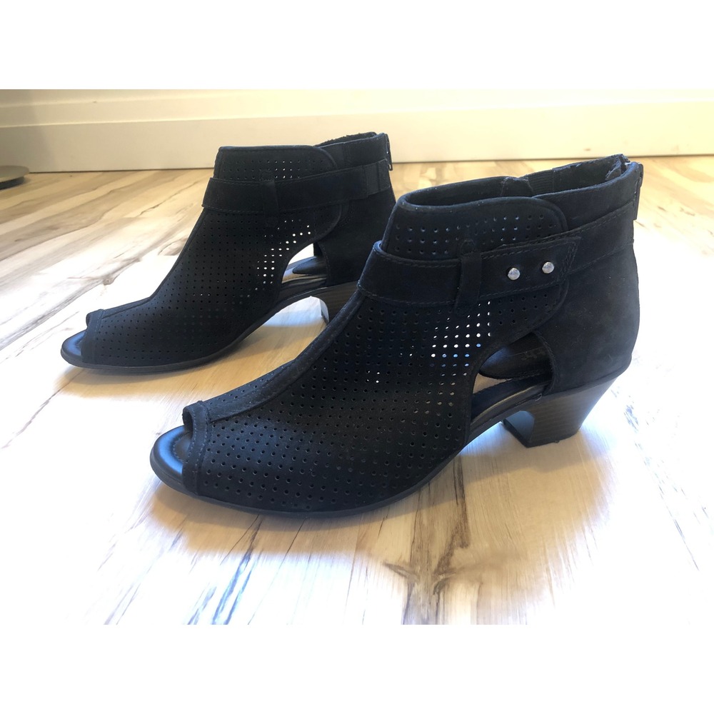 ✨$12 Clear Out ✨ Earth Intrepid Black Leather Peep Toe Perforated Booties 9.5